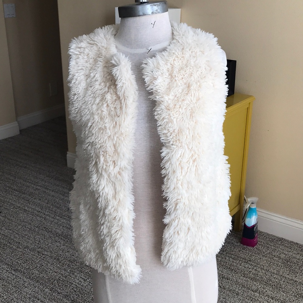 Girls White Fluffy Vest